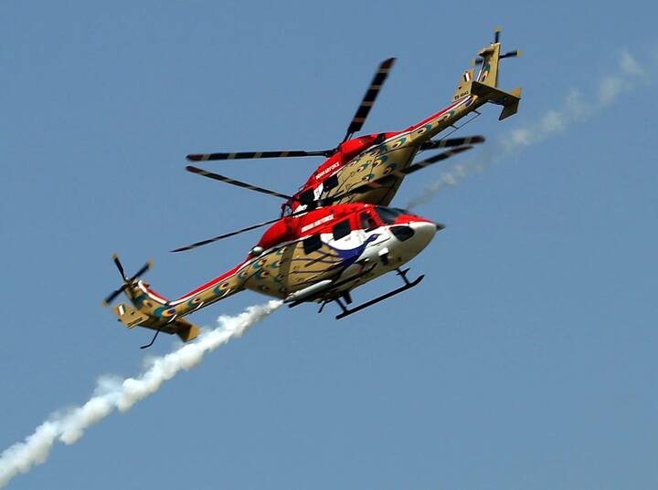 এদিন সেনাপ্রধান জেনারেল বিপিন রাওয়াত ও নৌসেনা প্রধান অ্যাডমিরাল কর্মবীর সিংহ এবং বায়ুসেনা প্রধান এয়ার চিফ মার্শাল আরকেএস ভাদুড়িয়া জাতীয় যুদ্ধস্মারকে পুষ্পস্তবক দিয়ে বীর শহিদদের শ্রদ্ধা জানান।