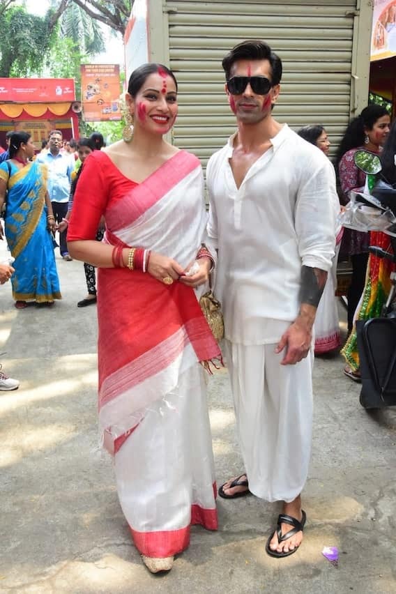 করণের পরণে ছিল সাদা ধুতি-কুর্তা। (ছবি-মানব মঙ্গলানি)