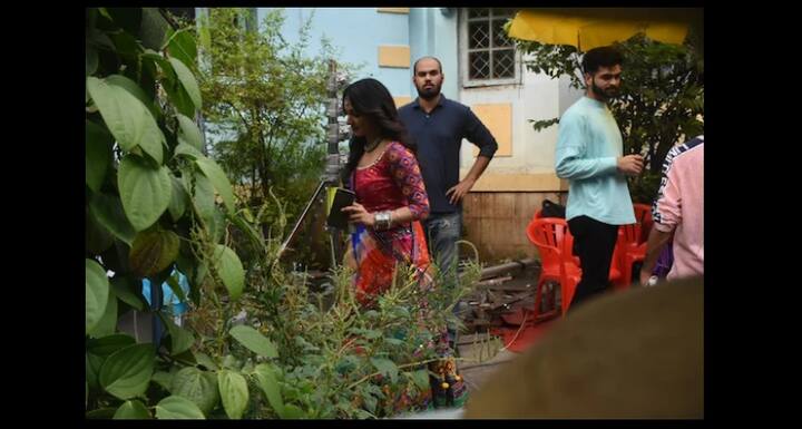 ব্যস্ত কিয়ারা। 