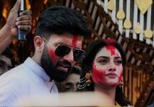 ‘সব ধর্মকে সম্মান করি’, চালতাবাগানে সিঁদুরখেলায় নুসরত, সামিল শ্রাবন্তীও