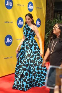 দেখুন দীপিকা পাড়ুকোনকে