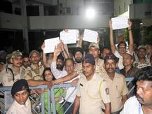 পিএমসি ব্যাঙ্ক সঙ্কট: ৩ জনের মৃত্যু, রিজার্ভ ব্যাঙ্কের গভর্নরের সঙ্গে সাক্ষাৎ প্রশাসকের, গ্রাহকদের স্বার্থ রক্ষার আশ্বাস