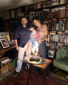 দেখুন! সপ্তম বিবাহবার্ষিকী পালন করছেন সেফ, করিনা