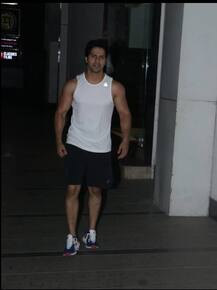 ছবিতে দেখুন- মধ্যরাতে জিম করে ফিরছেন শাহিদ-বরুণ