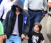 সঙ্গে কর্ণ জোহর, সপরিবারে আলিবাগ গেলেন শাহরুখ