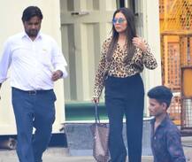 সঙ্গে কর্ণ জোহর, সপরিবারে আলিবাগ গেলেন শাহরুখ