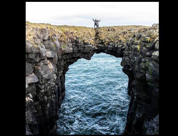 মিলিন্দের ফিটনেস দেখলে এখনও আলিশা চিনয়ের মেড ইন ইন্ডিয়া মনে পড়ে যায়।