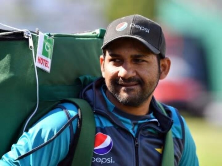 Sarfaraz Ahmeds wife refutes retirement rumour, former players back sacked pak captain ‘ধোনি কি অবসর নিয়েছেন? তাহলে আমার স্বামীই বা নেবে কেন?’ বললেন সরফরাজের স্ত্রী, পাশে দাঁড়ালেন প্রাক্তন ক্রিকেটাররা