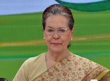 করোনা ছড়ানো রোধে হয়ত প্রয়োজন, কিন্তু অপরিকল্পিত কায়দায় লকডাউনে বিশৃঙ্খলা, চরম দুর্ভোগে পরিযায়ী শ্রমিকরা, বললেন সনিয়া