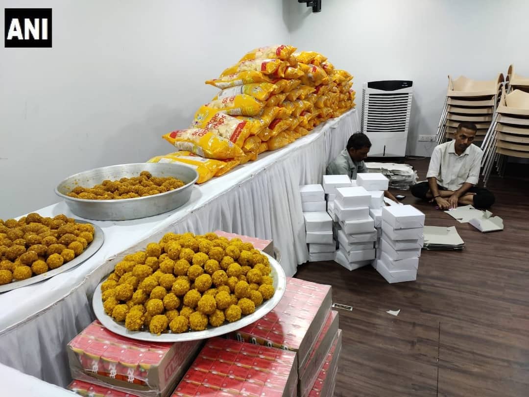 মহারাষ্ট্রে আত্মবিশ্বাসী বিজেপি, আগে থেকেই ৫০০০ লাড্ডুর অর্ডার