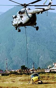 ছবিতে দেখুন: কীভাবে কেদারনাথের কাছে ভেঙে পড়া হেলিকপ্টারকে উদ্ধার করল বায়ুসেনা চপার