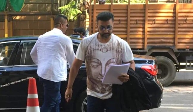 Shilpa Shetty Husband Raj Kundra Questioned In Money Laundering Case আর্থিক তছরুপের অভিযোগ, ইডি অফিসে জেরার জন্য হাজিরা শিল্পার স্বামী রাজ কুন্দ্রার