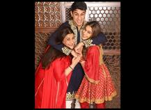 দেখুন, মা অমৃতা সিংহ ও ভাই ইব্রাহিমের সঙ্গে দীপাবলিতে ফটোশ্যুট সারার