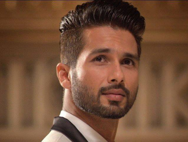 সেরা অভিনেতা হতে না পেরে কি পুরস্কার মঞ্চ ছেড়ে বেরিয়ে যান শাহিদ কপূর? খবর তাই বলছে