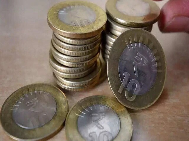 Man goes to deposit his electricity bill of eleven lakh rupees in coins in Hathras, UP ১১ লাখ টাকার খুচরো নিয়ে বিদ্যুতের বিল দিতে এলেন উত্তর প্রদেশের এই ব্যক্তি