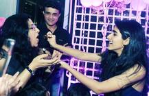 ছবিতে দেখুন: কন্যা সানার ১৮তম জন্মদিন পালন করলেন সৌরভ ও ডোনা