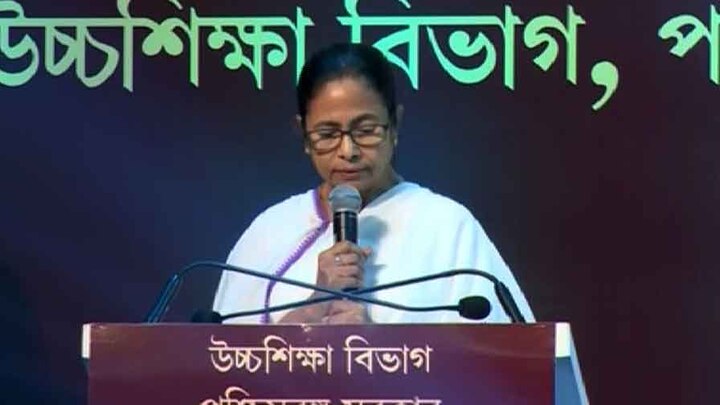 West Bengal CM Mamata Banerjee announces pay hike for professors  ২০১৬ থেকে দেওয়া হবে ৩ শতাংশ ইনক্রিমেন্ট, কলেজ-বিশ্ববিদ্যালয়গুলির শিক্ষক ও উপাচার্যদের সঙ্গে বৈঠকে ঘোষণা মুখ্যমন্ত্রীর