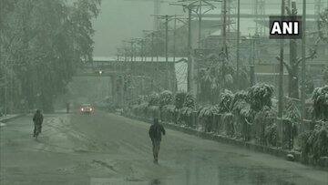 আজও কাশ্মীরে তুষারপাত হচ্ছে। ছবি সৌজন্যে এএনআই