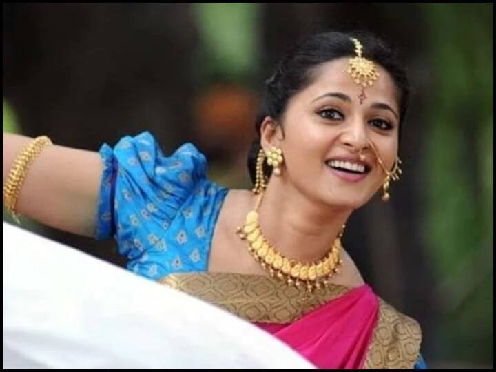 বাহুবলী তাঁকে দক্ষিণী ছবির গণ্ডি থেকে বার করে গোটা দেশে পরিচিতি দিয়েছে। দারুণ খুশি অনুষ্কা নিজের গাড়ির চালককে উপহার দিয়েছেন ১২ লাখ টাকার গাড়ি। তাঁর নিজের সম্পত্তির পরিমাণ ১৪০ কোটি টাকার বেশি।