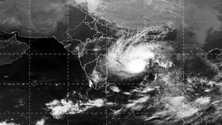cyclone bulbul may hit sundarban tomorrow night গতি বাড়িয়ে কাল মধ্যরাতেই সুন্দরবনে আছড়ে পড়তে পারে বুলবুল, সতর্ক প্রশাসন
