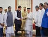 মহারাষ্ট্রে ফড়ণবীশকে সরকার গড়ার আমন্ত্রণ রাজ্যপালের, সংখ্যাগরিষ্ঠতা প্রমাণ করতে হবে সোমবার