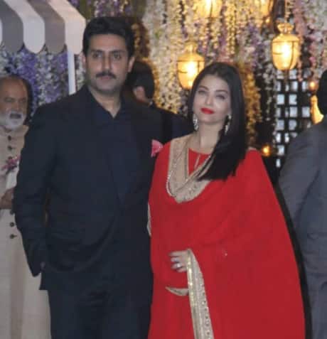 স্বামী অভিষেক বচ্চনকে নিয়ে এই পার্টিতে হাজির হন ঐশ্বর্য রাই বচ্চন। ছবি-মানব মঙ্গলানী