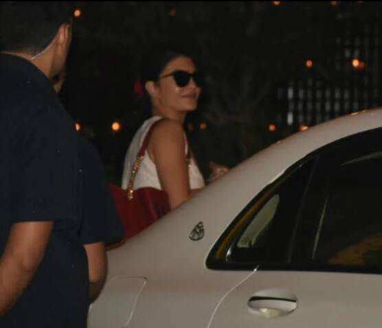 এই পার্টিতে দেখা যায় জ্যাকলিন ফার্নান্ডেজকেও। ছবি-মানব মঙ্গলানী