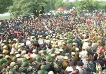 দেখুন জওহরলাল নেহরু বিশ্ববিদ্যালয়ে ছাত্র বিক্ষোভের ছবি