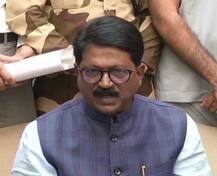 অরবিন্দ সাওন্তের ইস্তফাপত্র গ্রহণ করলেন রাষ্ট্রপতি, মন্ত্রকের দায়িত্ব জাভরেকরকে