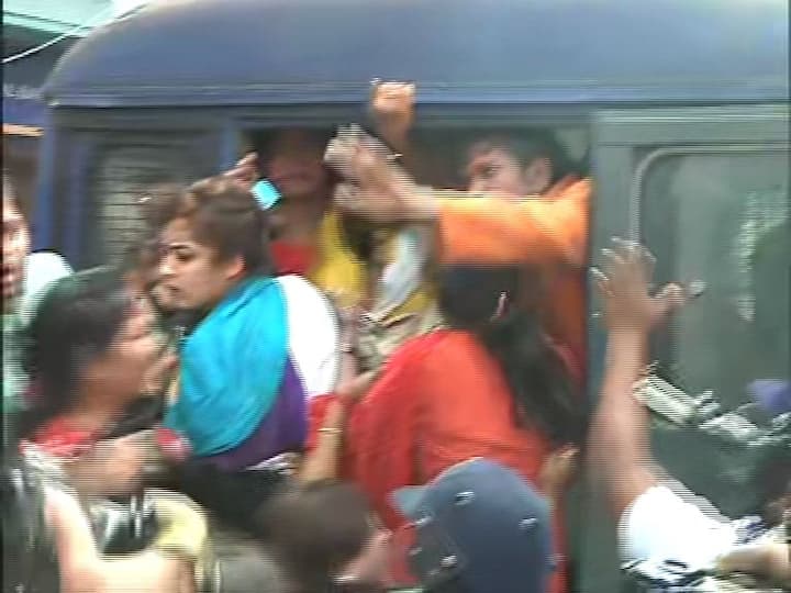 এদিনের পুরসভা অভিযানে সামিল হয়েছিলেন, বিজেপিতে যোগদানকারী অভিনেত্রী রিমঝিম মিত্রও।