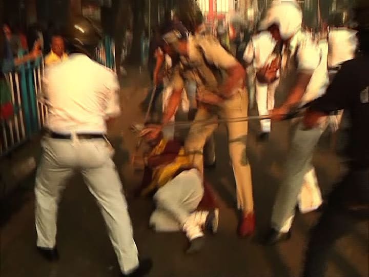 বুধবার বিজেপির যুব সংগঠনের কলকাতা পুরসভা অভিযান ঘিরে, এভাবেই রণক্ষেত্রের চেহারা নিল সেন্ট্রাল অ্যাভিনিউ, চাঁদনি চক।