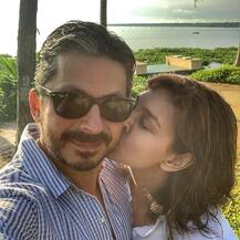 লিসা রে পোস্ট করলেন তাঁর ২ যমজ মেয়ের ছবি