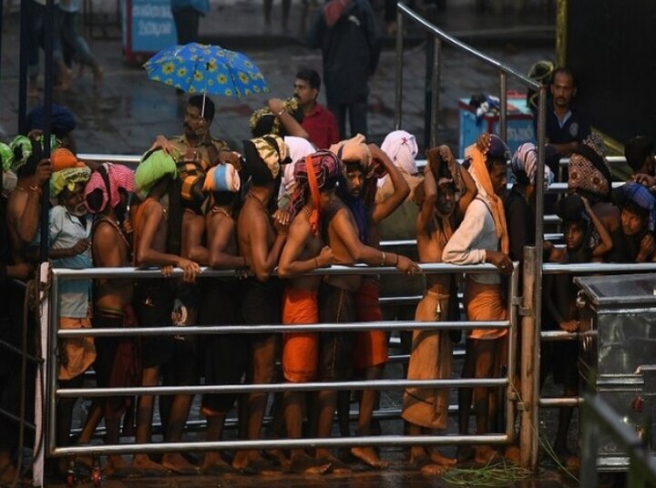 Sabarimala temple opens for devotees amid tight security, cops sent back group of 10 women কড়া নিরাপত্তায় খুলল শবরীমালা মন্দিরের দ্বার, পাম্বা থেকেই ১০ মহিলাকে ফেরত পাঠাল পুলিশ