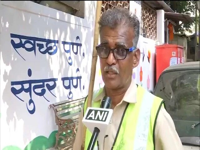 Pune cleaning worker making people aware by singing songs দেখুন! গান গেয়ে মানুষের সচেতনতা বাড়ান পুনের এই সাফাই কর্মী