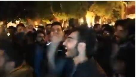 azaadi slogan by student at literary fest in pakistan পাকিস্তানে লিটারারি ফেস্টিভ্যালে বাম পড়ুয়াদের 'আজাদি' স্লোগান, ভিডিও ভাইরাল