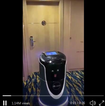 সাংহাইতে হোটেলের ঘরে কফি পৌঁছে দিচ্ছে রোবট, ভিডিও ভাইরাল! robot room service in Shanghai hotel সাংহাইতে হোটেলের ঘরে কফি পৌঁছে দিচ্ছে রোবট, ভিডিও ভাইরাল!