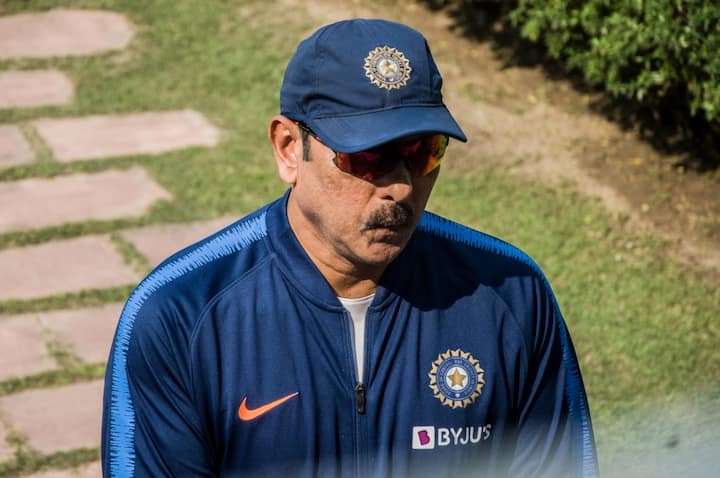 প্র্যাক্টিস শেষে বেশ খোশ মেজাজেই দেখা যায় কোচকে। প্যাভিলিয়নে ফেরার সময় শিস দিতে দিতে এগিয়ে যেতে দেখা যায় রবি শাস্ত্রীকে। 