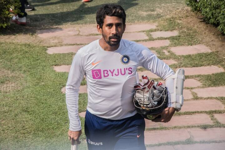 ইডেনে বিরাট, রোহিত, শামির সঙ্গে যার ওপর আরও নজর থাকবে, তিনি ঋদ্ধিমান সাহা। ঋদ্ধি ‘সন অব দ্য সয়েল’। এদিন প্র্যাক্টিসের পর তাঁকেও বেশ হাসিখুশিই দেখাল।