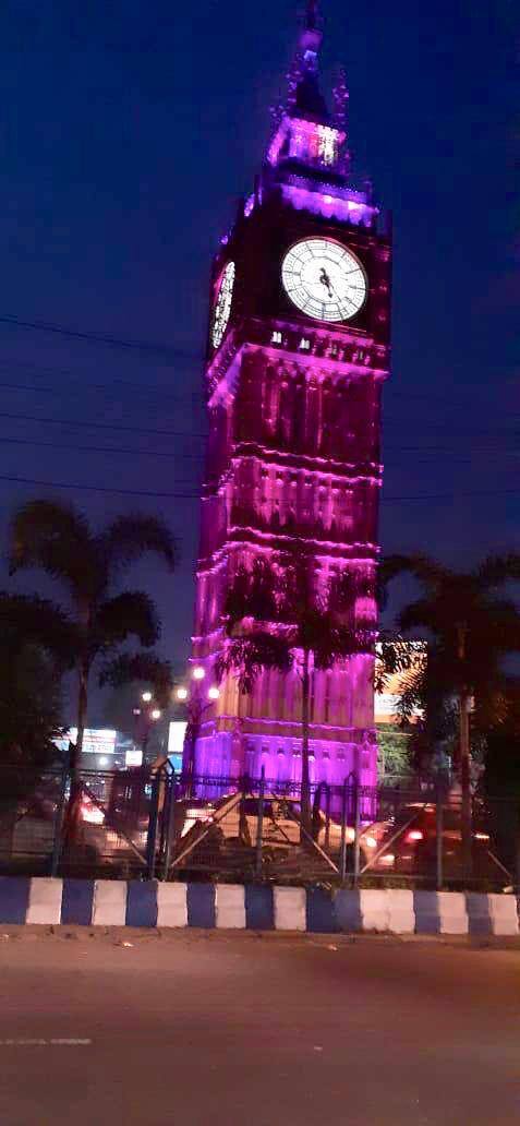 কলকাতার বিগ বেন সেজে উঠেছে গোলাপি আভায়।