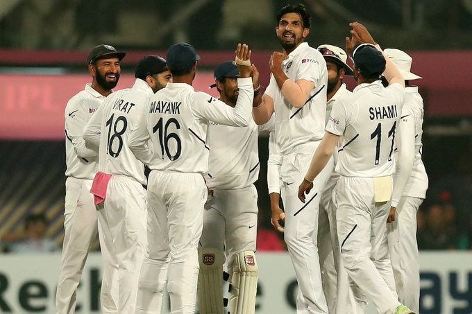 4 wickets of Ishant Sharma, Bangladesh trail by 89 runs at the end of day 2 ইশান্তের ৪ উইকেট, মুশফিকুরের পাল্টা লড়াই, ইডেনে দ্বিতীয় দিনের শেষেই জয়ের পথে ভারত