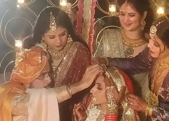 গত ২১ নভেম্বর দিল্লিতে কংগ্রেসের দুই বিধায়কের বিয়ে হল।