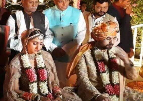 অদিতি ও অঙ্গদ দুজনেই ২০১৭-তে বিধায়ক নির্বাচিত হন। দুজনেই রাজনৈতিক পরিবারের।