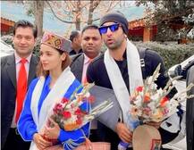 ছবিতে দেখুন- 'ব্রহ্মাস্ত্র'-র শ্যুটিং-এর জন্য মানালী পৌঁছালেন রণবীর-আলিয়া