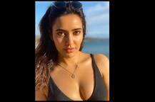 দেখুন, সমুদ্রতীরে সাহসী পোশাকে ছুটি কাটাচ্ছেন অভিনেত্রী নেহা শর্মা, ভাইরাল ছবি