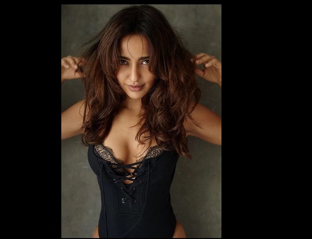 (@nehasharmaofficial) 