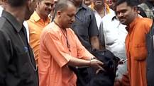 যোগী আদিত্যনাথের কুকুর কালুও এখন ইন্টারনেট সেলিব্রিটি