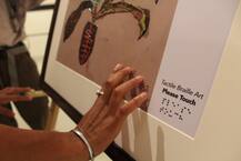 'স্পর্শ দৃষ্টি', দৃষ্টিহীনদের জন্য ছবি নিয়ে বিশেষ প্রশিক্ষণ