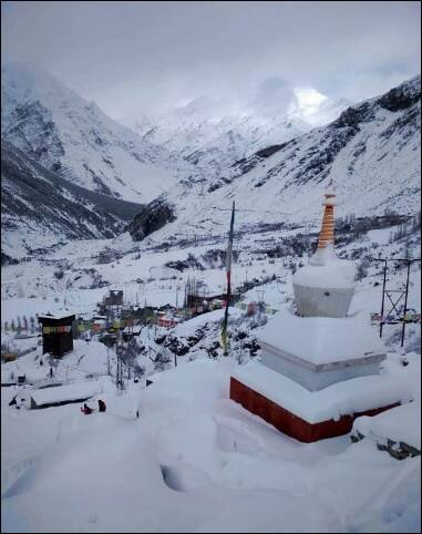 আরও বরফ পড়ার আশঙ্কাও রয়েছে।