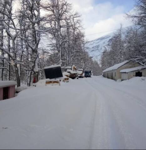 বরফ ঢাকা সিমলার গ্রাম।