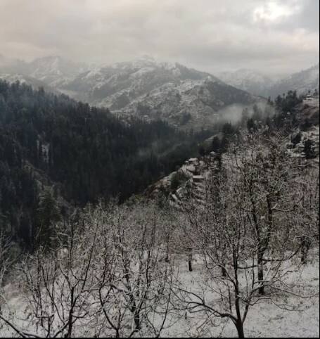 রাজ্যে সবচেয়ে বেশি শীত অনুভূত হয়েছে কেলংয়ে। যেখানে তাপমাত্রা ছিল হিমাঙ্কের ছয় ডিগ্রি নীচে।